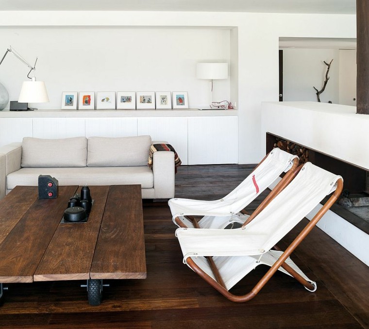 sillones cómodos en el salón con diseño escandinavo salones diseno escandinavo mesa madera ruedas ideas