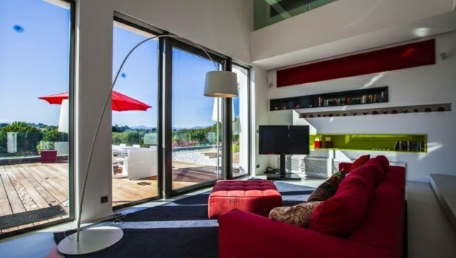 sofa color rojo salon vistas