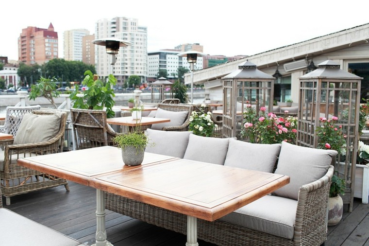 sofá de color gris para el jardín muy bonita sofas jadín mesa madera espacio exterior ideas