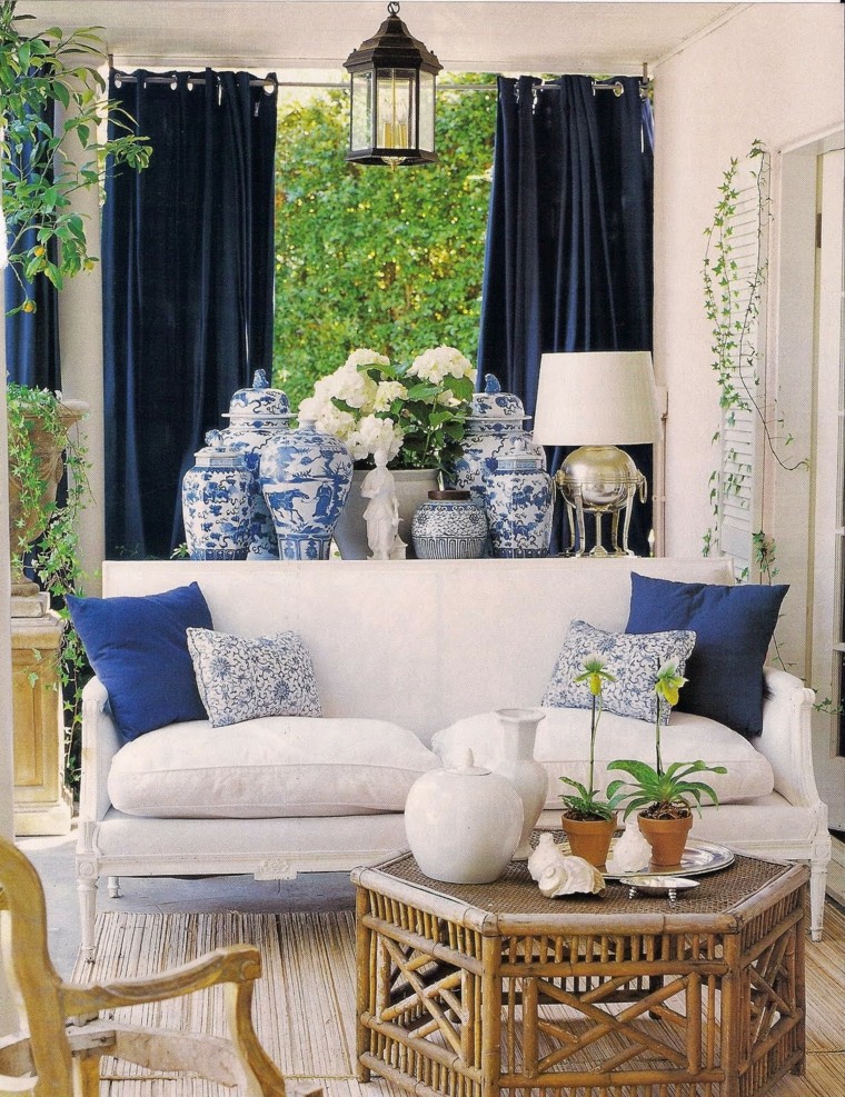 ideas para la terraza con sofas de madera blanca sofas jardín blanca cojines azules ideas