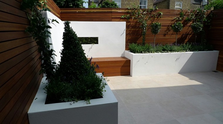 terraza moderna banco madera jardinera