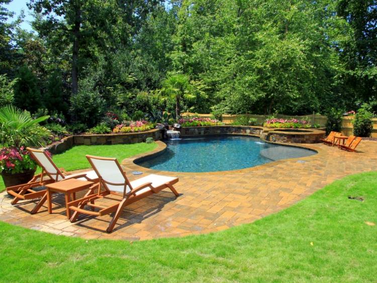 tumbonas mesa teca cesped piscina jardin ideas