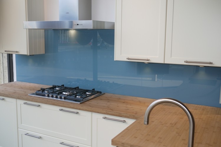vidrio salpicadero cocina moderna azul