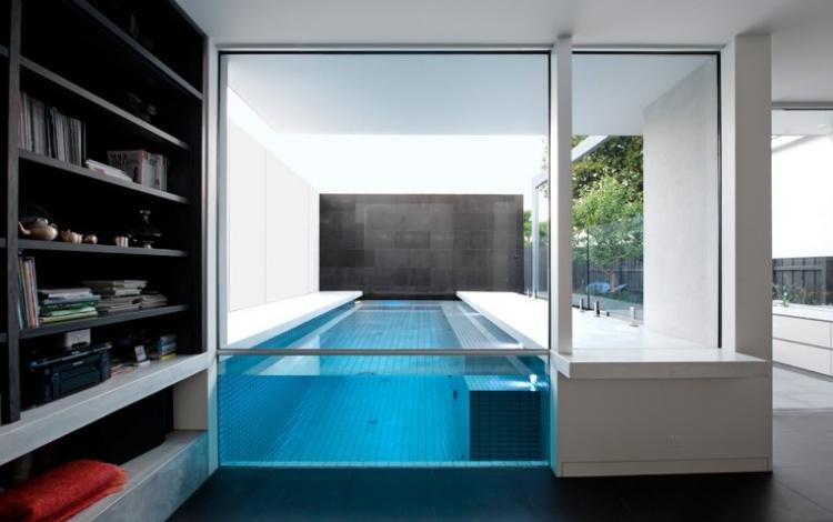 vista piscina desde interior casa