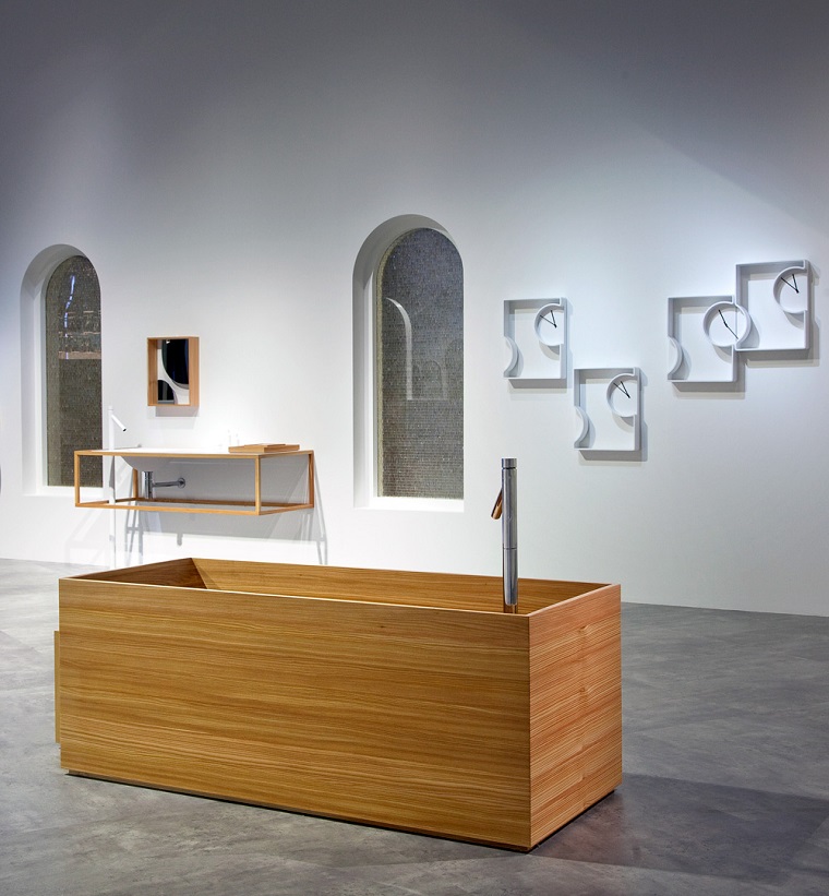 baño moderno al estilo minimalista con relojes preciosos Nendo Okisato bano estilo minimalista madera organica ideas