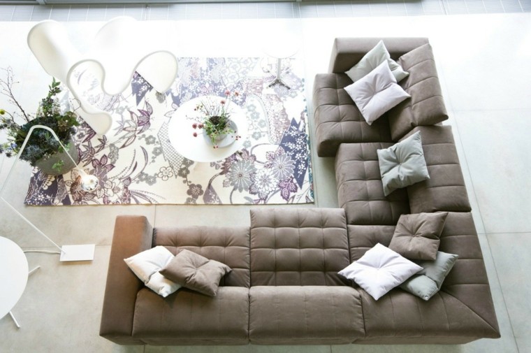alfombra al estilo vintage en el salón moderno alfombra vintage mesita cafe blanca sofa grande ideas