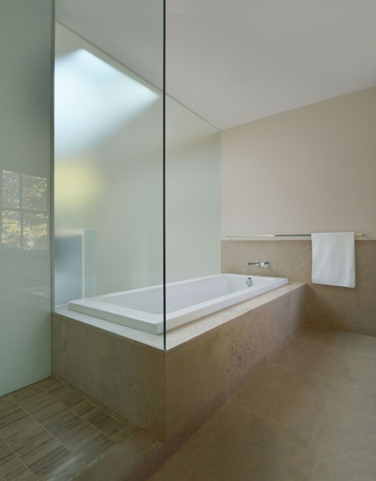 baño moderno al estilo minimalista muy simple banos estilo minimalista moderno banera losas beige ideas