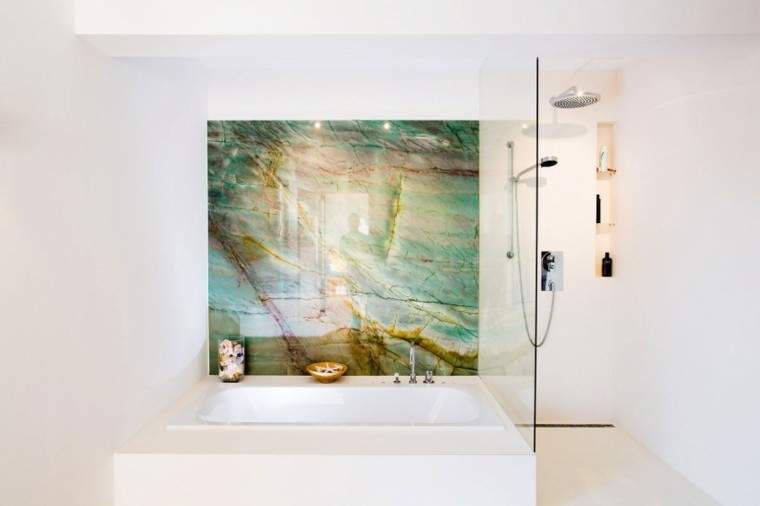 decoración preciosa en el baño moderno al estilo minimalista banos estilo minimalista moderno cuadro precioso pared ideas