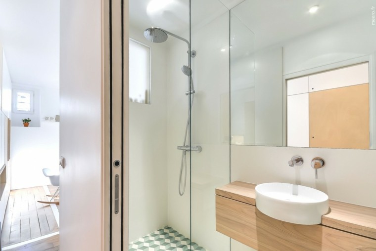 baño moderno al estilo minimalista con lavabo de madera banos estilo minimalista moderno losas color verde ideas