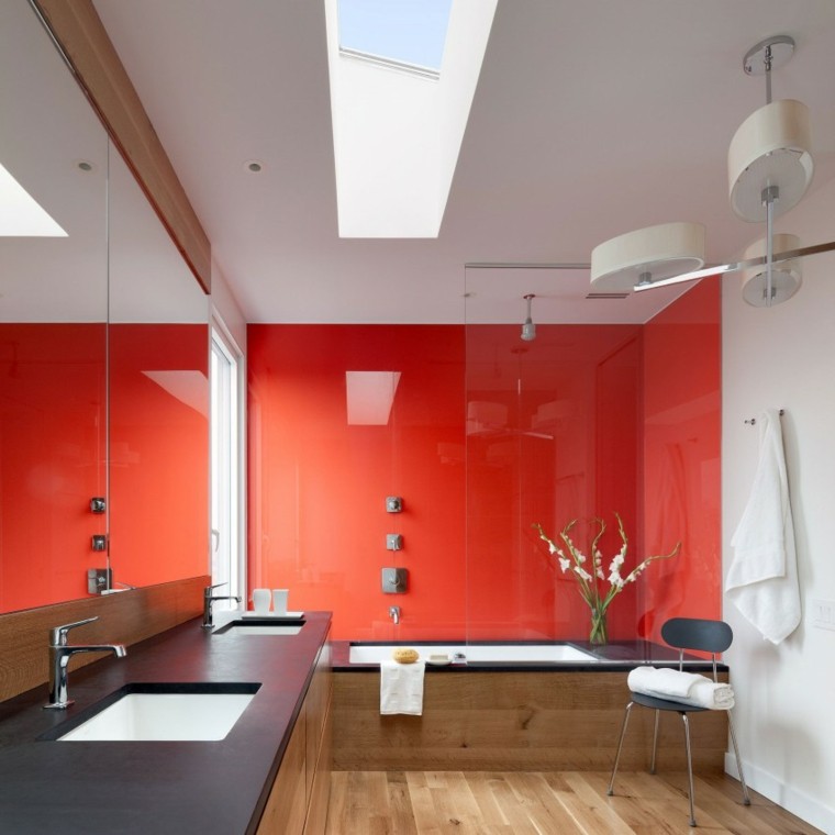 pared roja en el baño moderno al estilo minimalista banos estilo minimalista moderno pared roja ideas