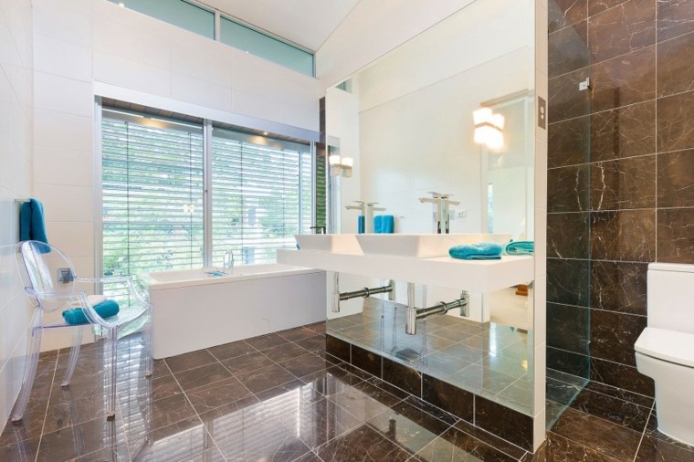 toques de azul en el baño moderno al estilo minimalista banos estilo minimalista moderno toques azul ideas