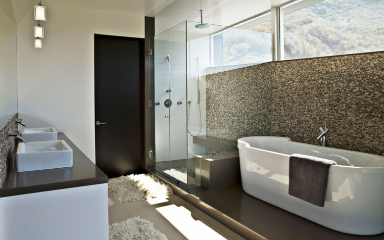 bañera y ducha modernas bañera ventanas lavabos alfombra lamparas