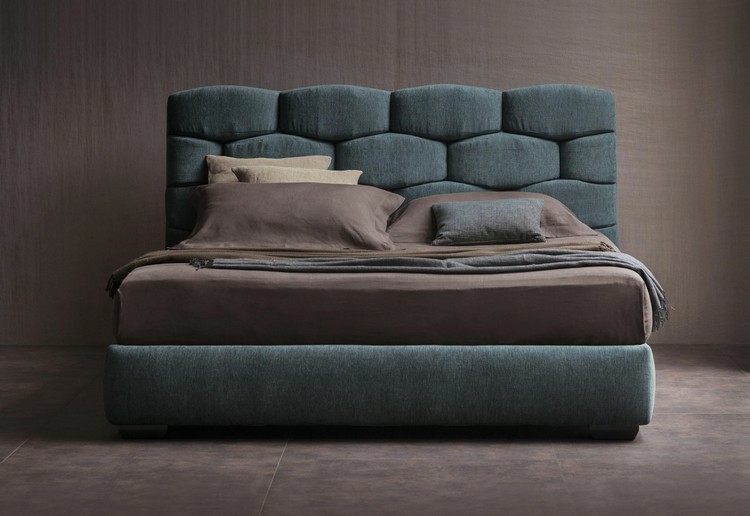 cama acolchada verde agua cabecero