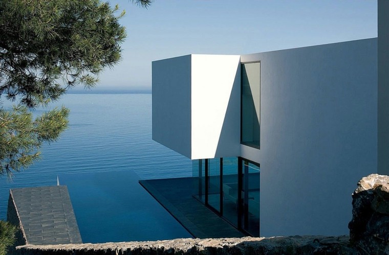 casa moderna mar piscina geometrico