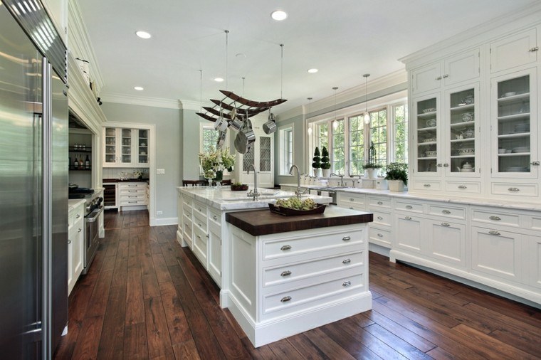 cocinas de diseño blanco lujo suelo madera