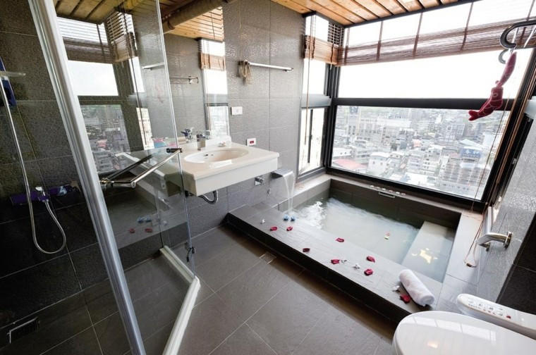 baño moderno al estilo minimalista con bañera en el suelo cuarto baño estilo minimalista diseno moderno losas oscuras ideas
