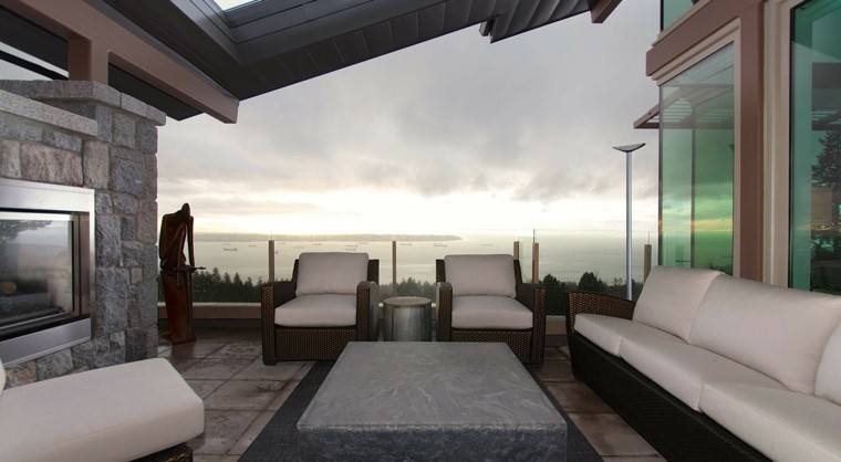 terraza cubierta con sillones de ratán deco terraza sillones mimbre