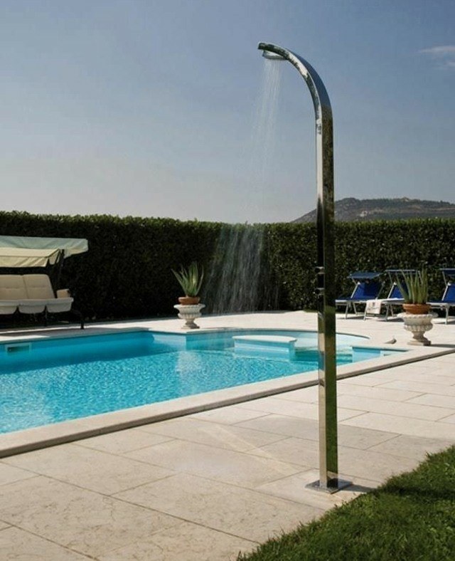 diseño ducha piscina metal jardin