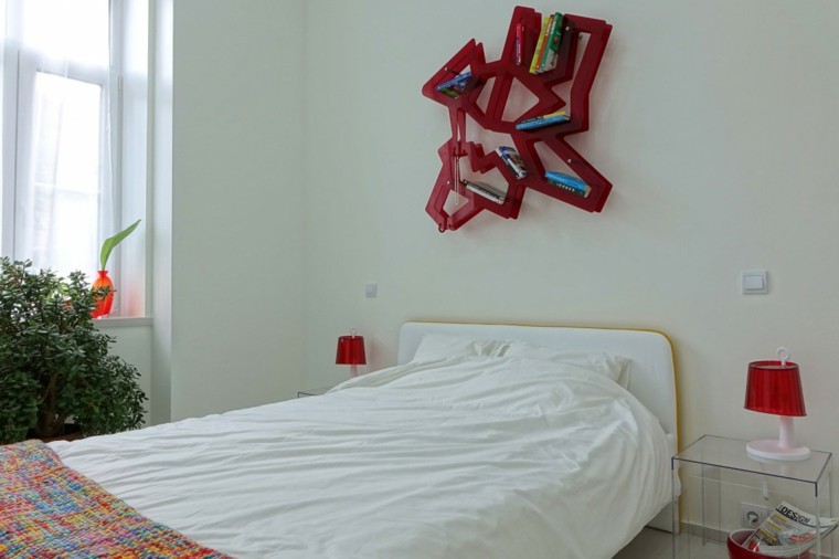 dormitorio estilo minimalistas estanterias roja pared ideas