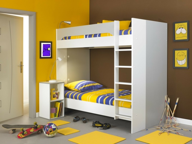 dormitorio infantil amarillo patinetas litera