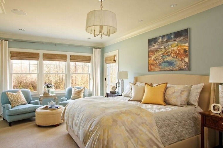dormitorio moderno sillones azul claro mesita pequena ideas