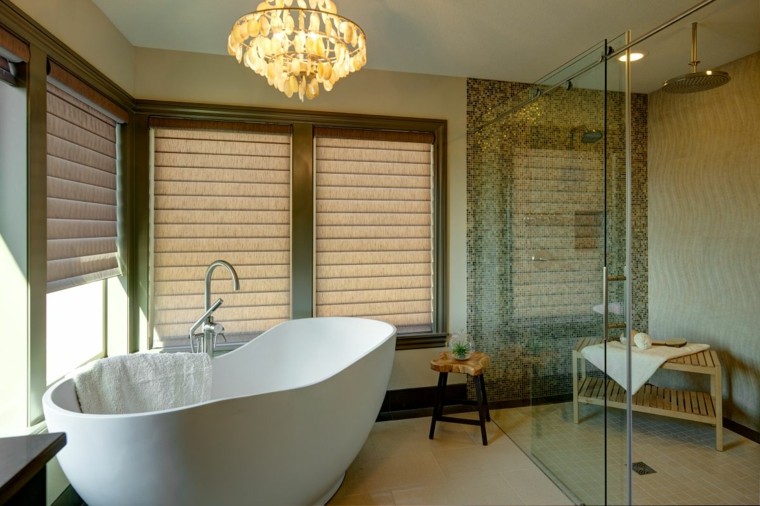 ambiente acogedor ducha amplia calida plato ventanas