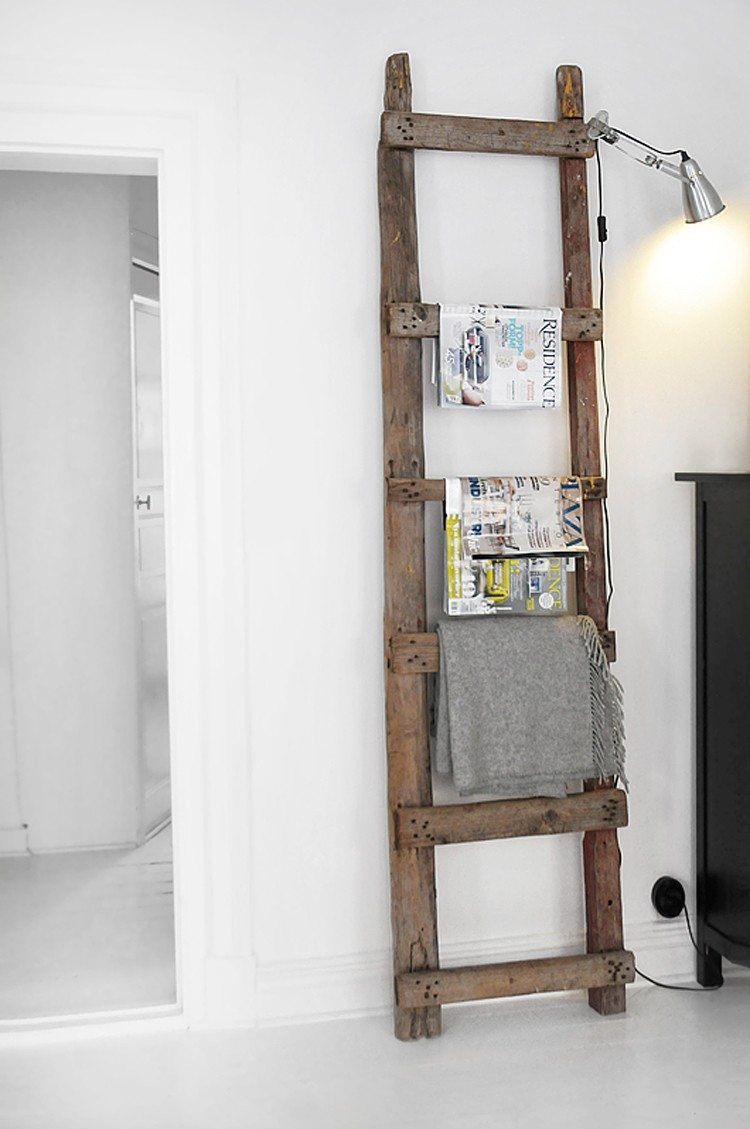 escalera madera uso interesante colgar toallas revistas ideas