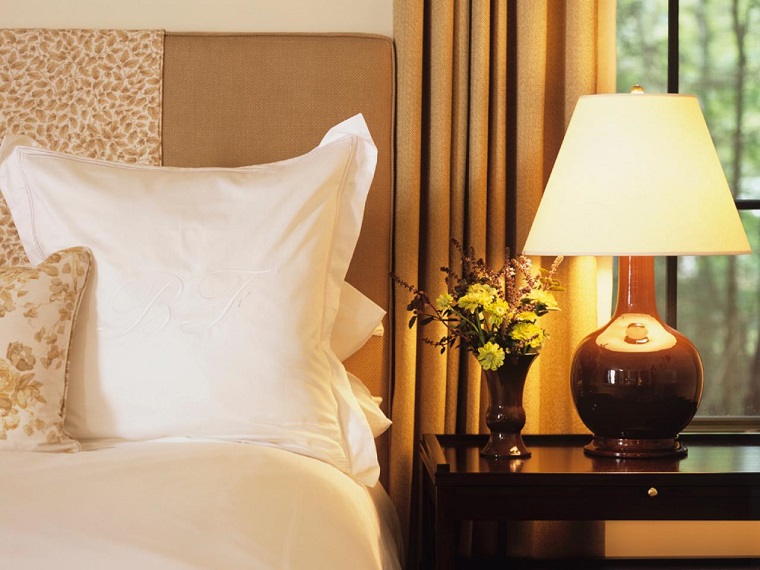 flores de otoño preciosas para decorar el dormitorio flores otono frescas dormitorio casa ideas