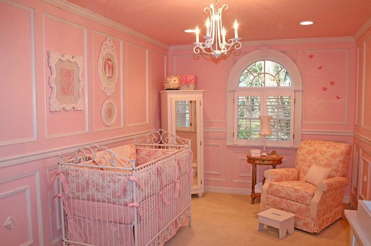 habitacion bebe pequena color rosa sillon ideas