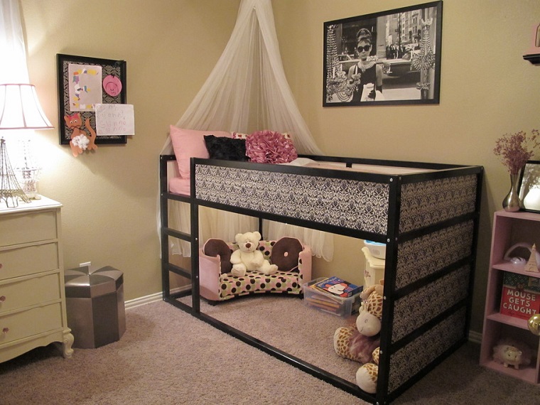 paredes amarillas para la habitación de la niña habitacion chica cama acero negro dosel ideas