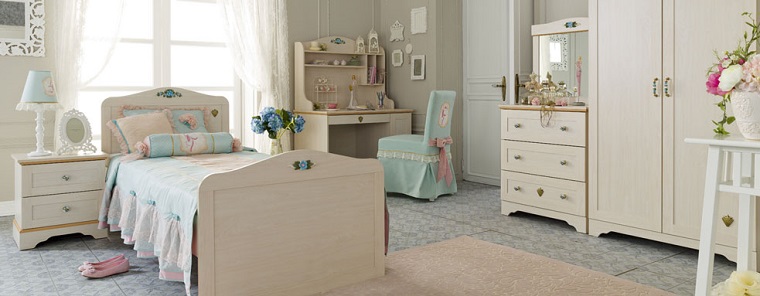 silla revestida preciosa en la habitación de la chica habitacion chica cama madera escritorio silla preciosa ideas