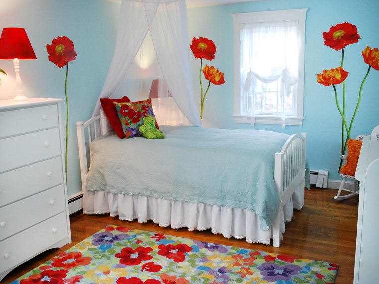 flores decorando la pared en la habitación de la niña habitación juvenil niña pared azul flores decorativas ideas