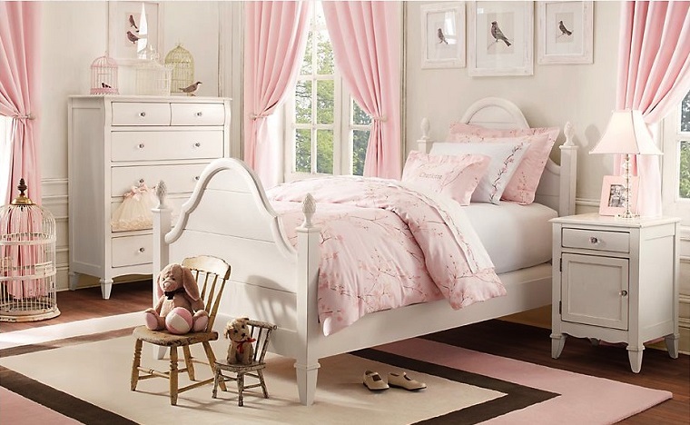 cortinas de color rosa en el dormitorio de la niña habitacion chica sillas armario madera elegante ideas