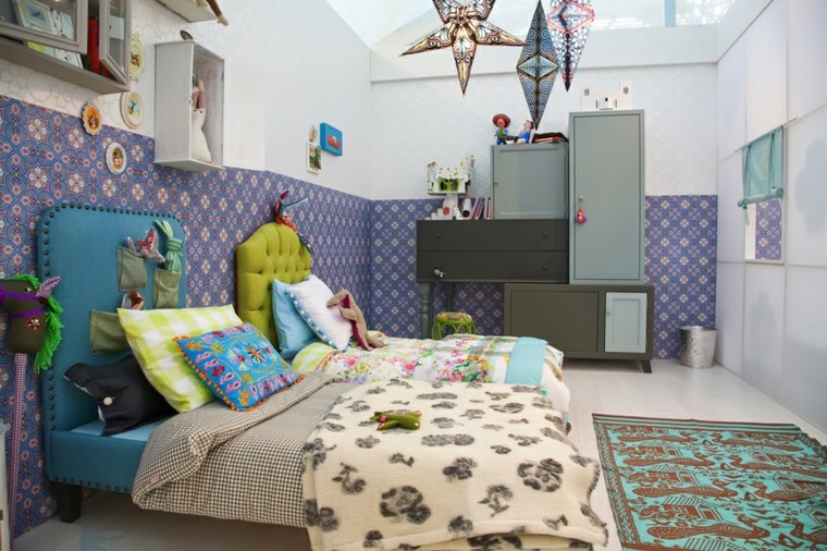 cama con respaldos de cuero en el dormitorio de las niñas habitacion chicas respaldos cama cuero papel pared precioso ideas