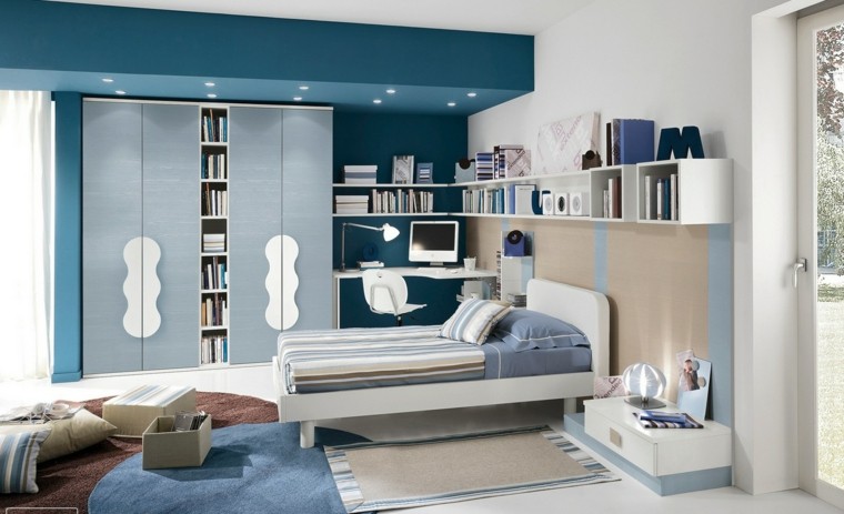 habitaciones niño pared azul alfombras cama blanca ideas