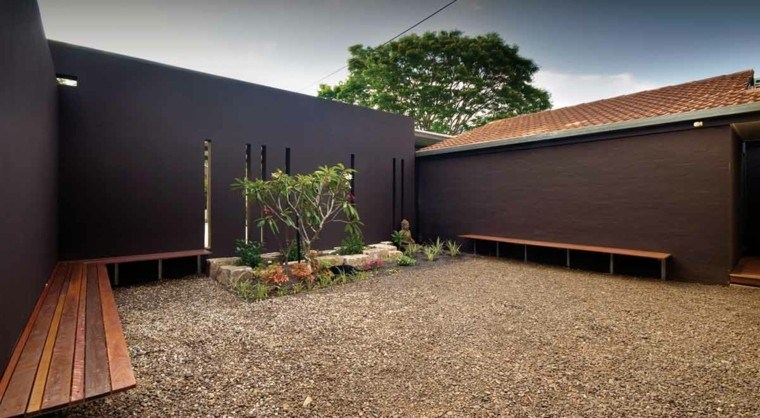 jardin grande diseño moderno grava