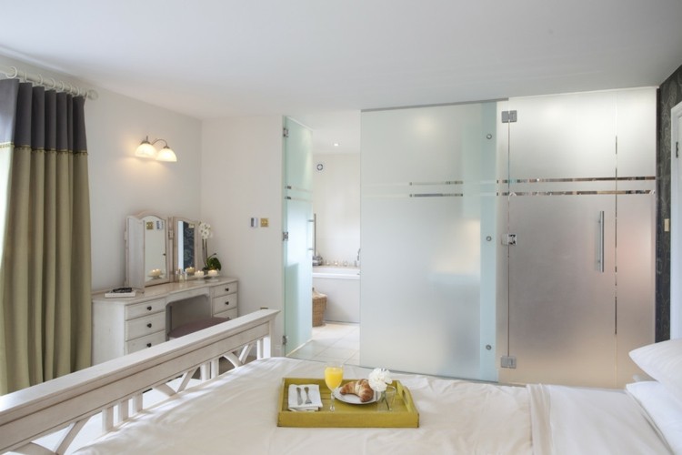 mamparas translucidas baño moderno