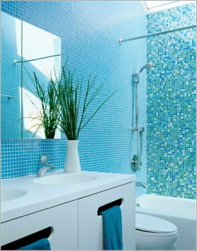 mosaico color celeste baño pequeño