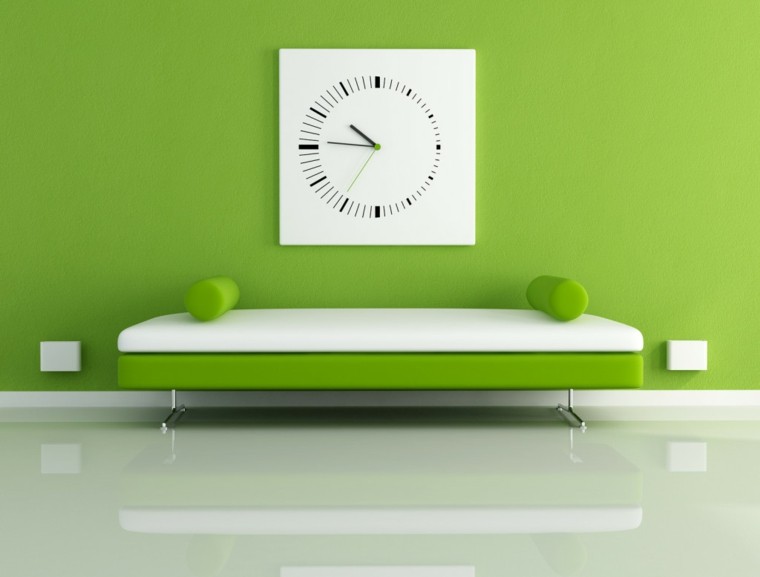 pared color verde pistacho reloj
