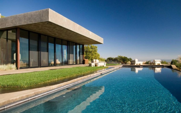 piscina diseño cesped hierbas minimalista
