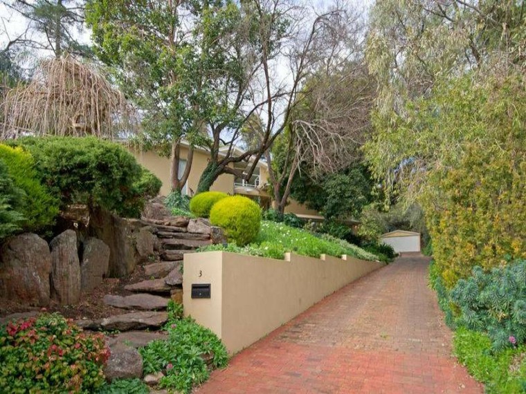 roca jardines escalones pinos flores