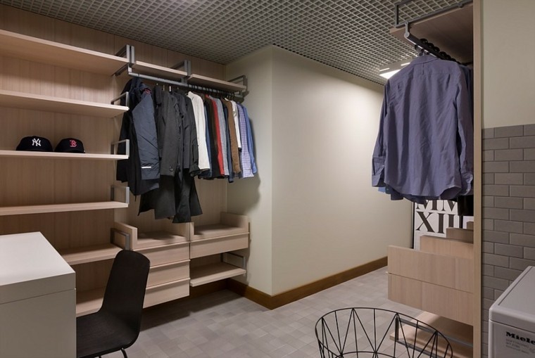 silla madera apartamento camisas gorras