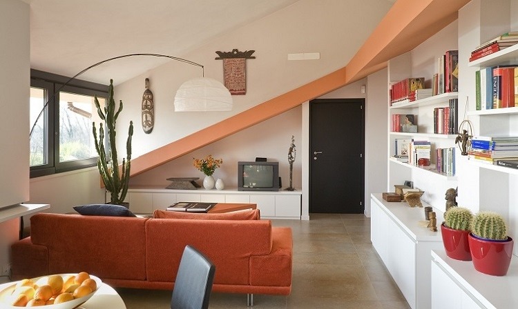sofa color naranja plantas apartamento ideas