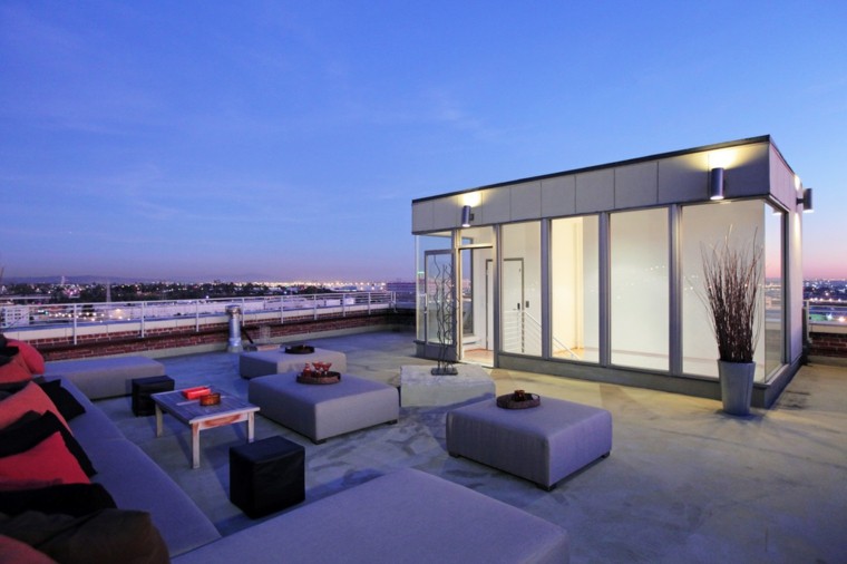 terraza moderna con muebles acolchados terraza atico cojines rojos
