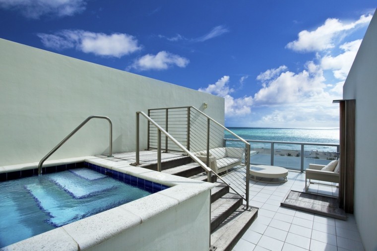 terraza estrecha jacuzzi estilo minimalista ideas