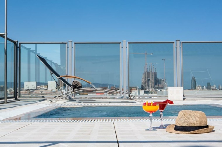 diseño de terraza moderna con piscina terraza moderna piscina sombrero