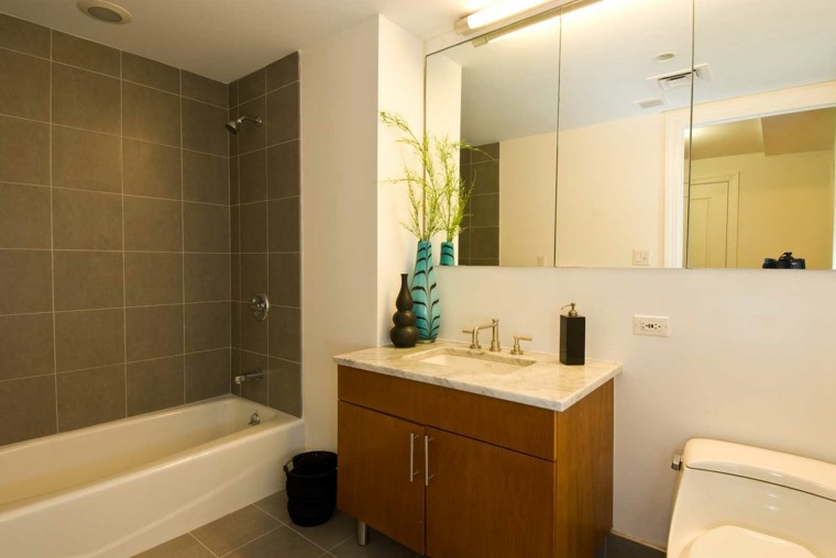 diseño tonos marrones baño moderno