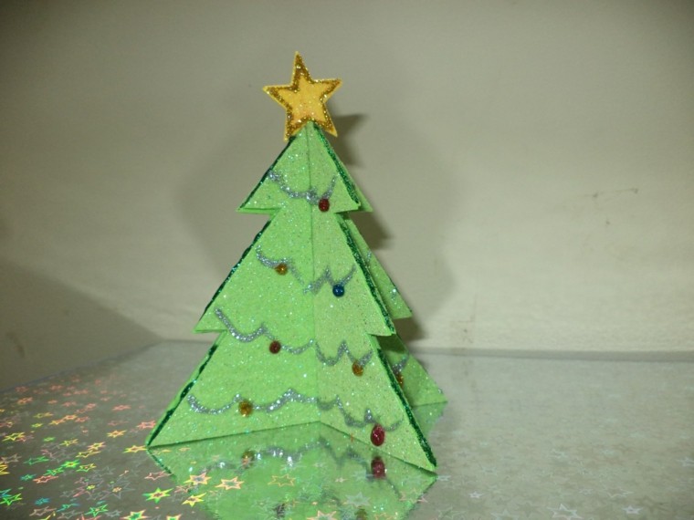 plantas en verde arbol luminarias carton estrellas verde