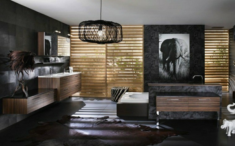 baño color negro cuadro elefante