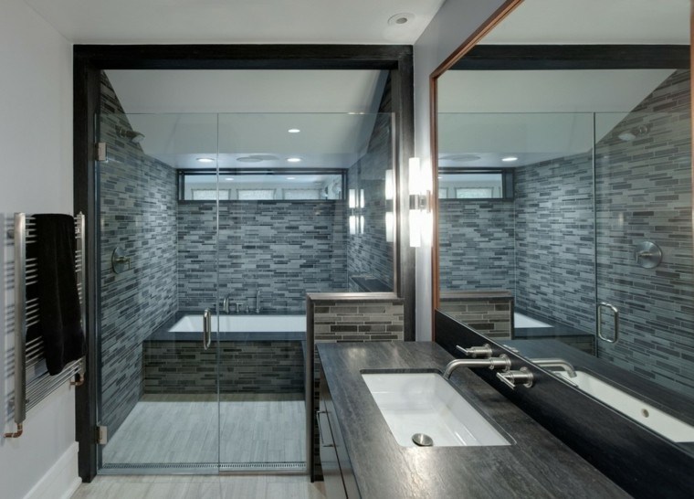 baño moderno gris oscuro azulejos